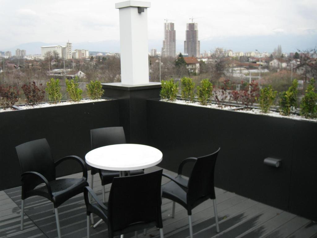 Domus Aparthotel Skopje Rum bild