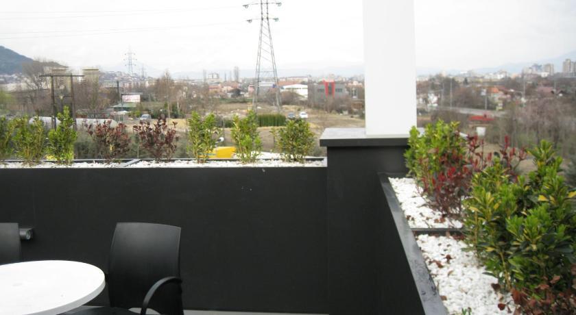 Domus Aparthotel Skopje Exteriör bild